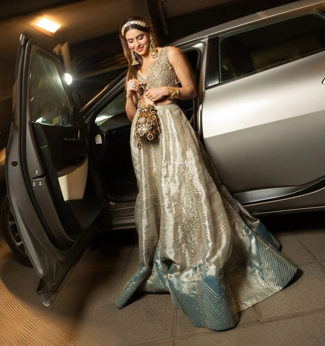 Aamna Sharif in our Pearl gold silk zari tissue lehnga set - Image 3