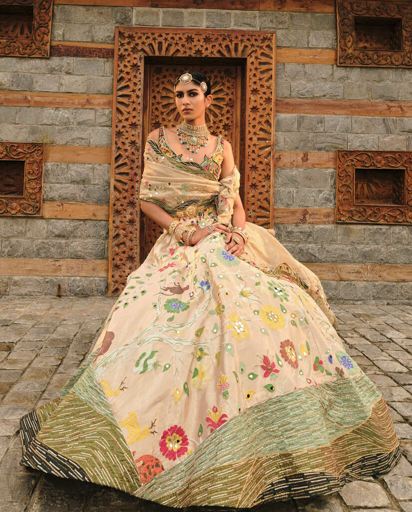 Gold Zari woven Paithani Lehnga - Image 3
