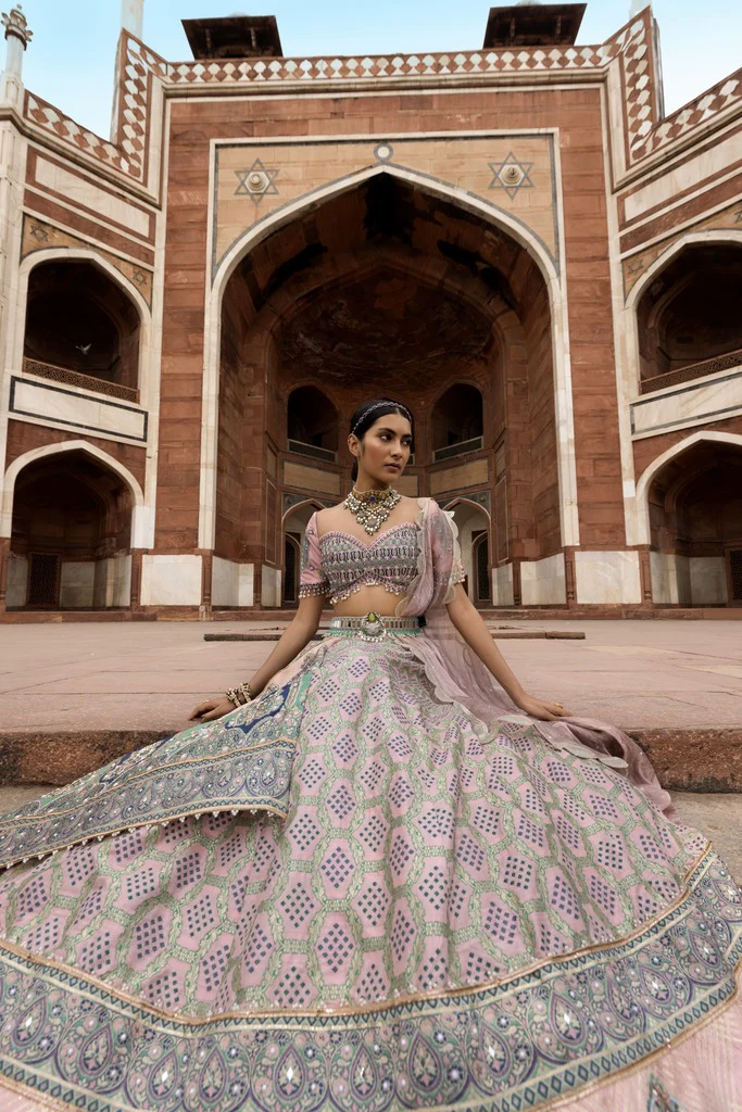 Powder pink Bandhani Banarasi Lehenga - Image 4