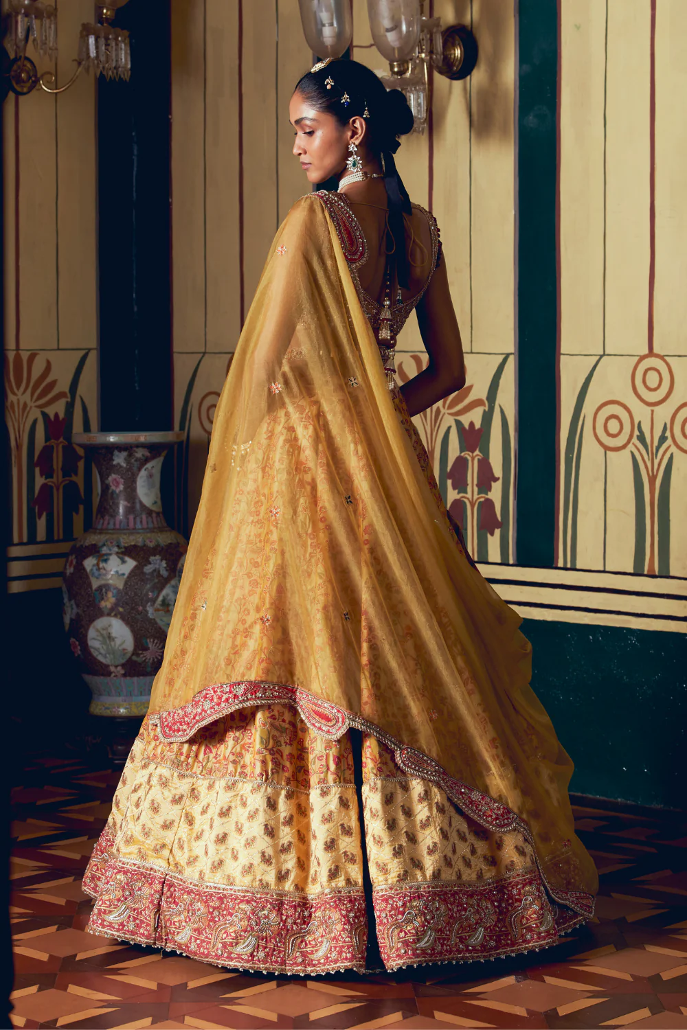 Yellow jacquard banarasi lehnga set - Image 4